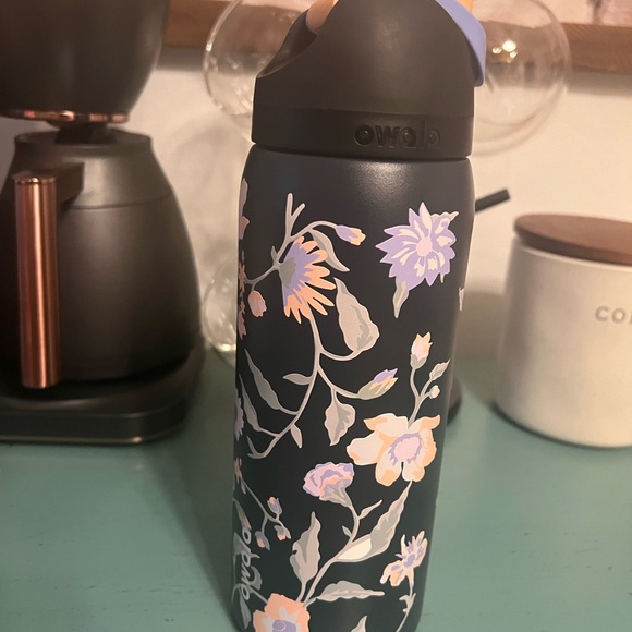 Urban Outfitterst Owala 30oz - Picture 2 of 3